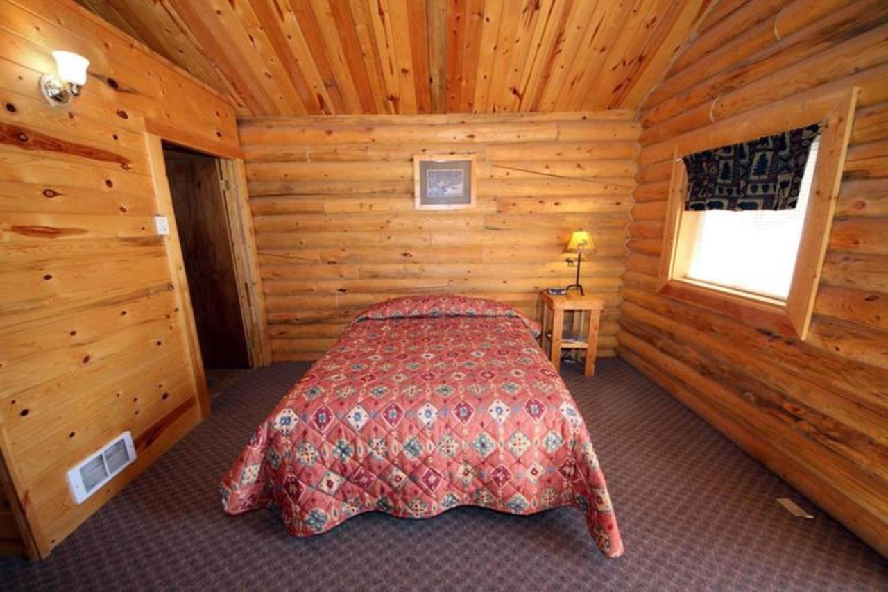 Bear Country Cabin #2 Hotel Saint Charles Esterno foto